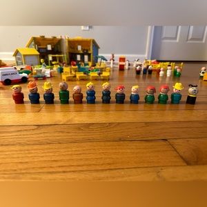 Vintage 1969 Fisher Price house, Little People and accessories Set
